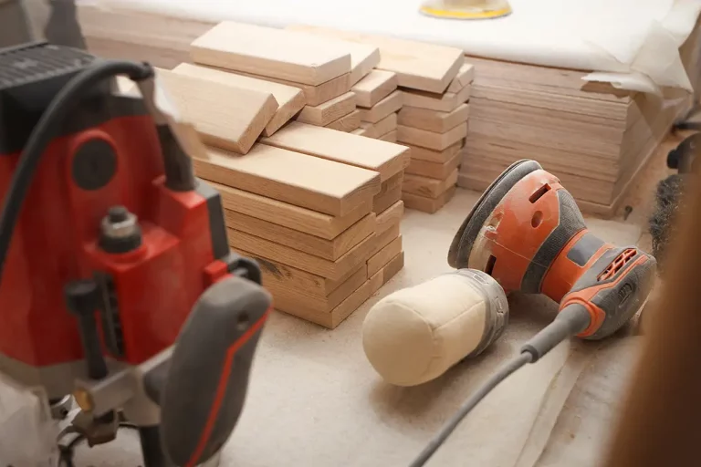 Werkzeuge für die Schreinerei und Holzbearbeitung